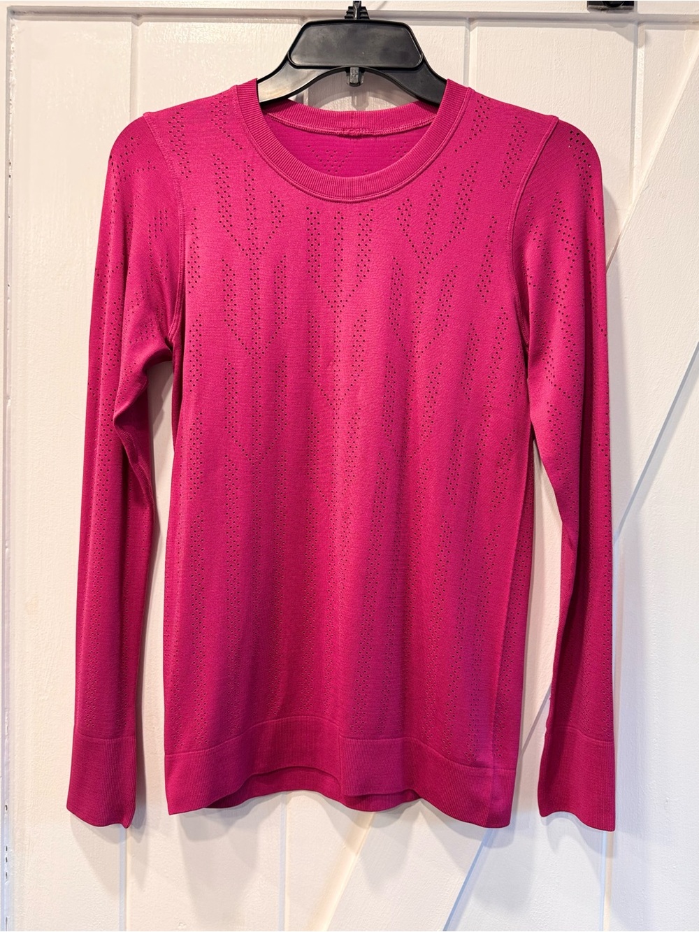 LULULEMON Hot Pink Perforated Long Sleeve Top ~ Size 6